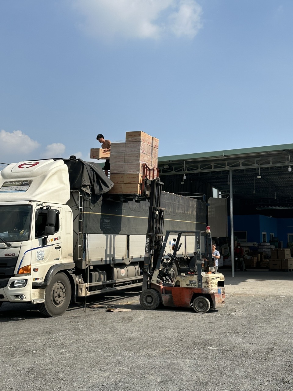 nhan giao hang tan noi vantaikimphu