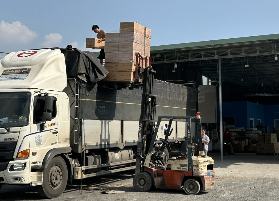 van chuyen hang di mien bac vantaikimphu